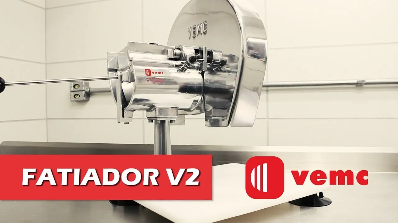 Imagem do vídeo oficial do Fatiador de Legumes V-2 no canal da VEMC no YouTube